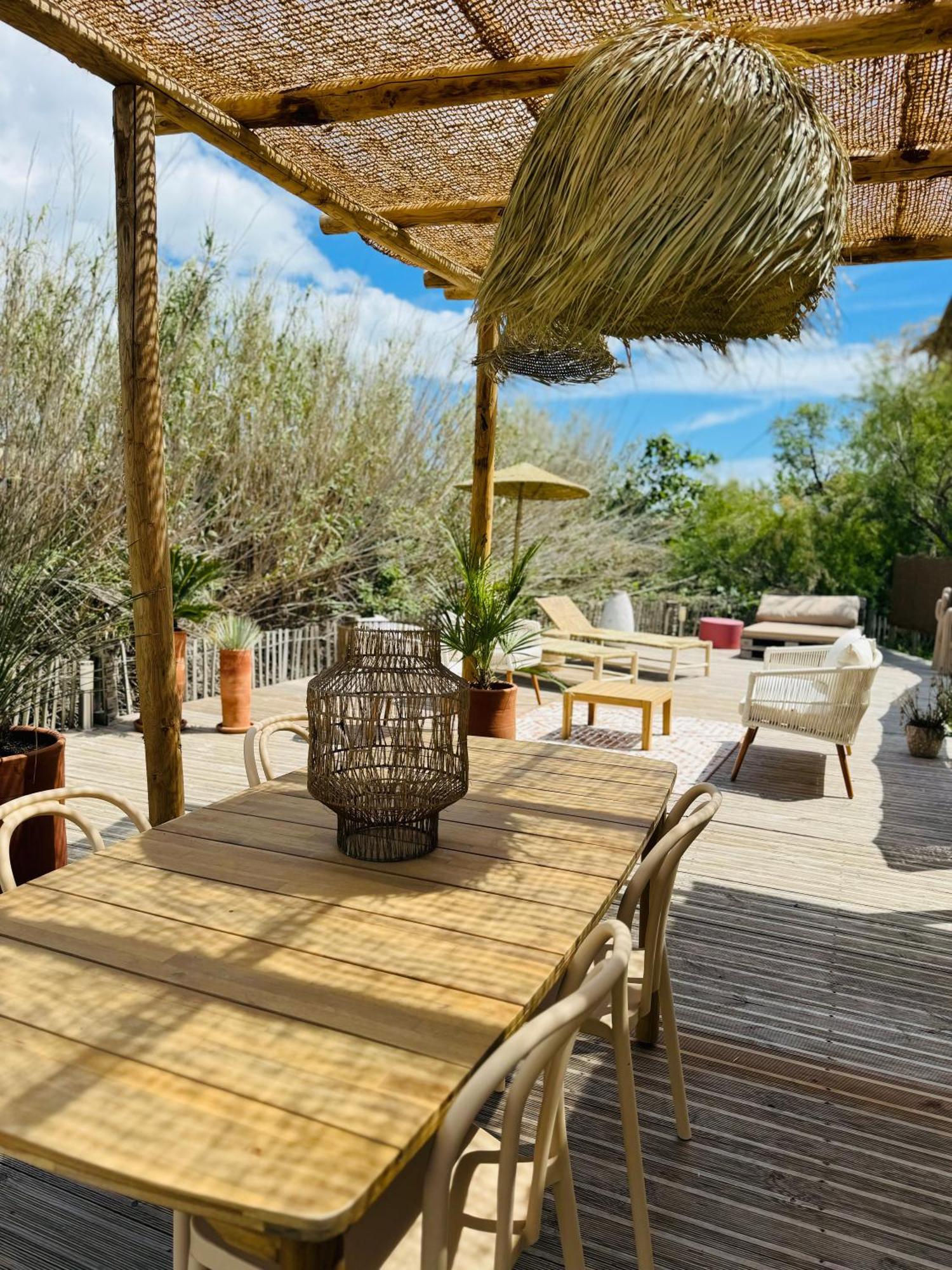 Cabane Le Flamant Avec Jardin, Piscine Et Parking Сен Мари де ла Мер Екстериор снимка